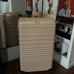BEIGE BEIS LUGGAGE BUNDLE - CARRY ON & 29' CHECKED BAG